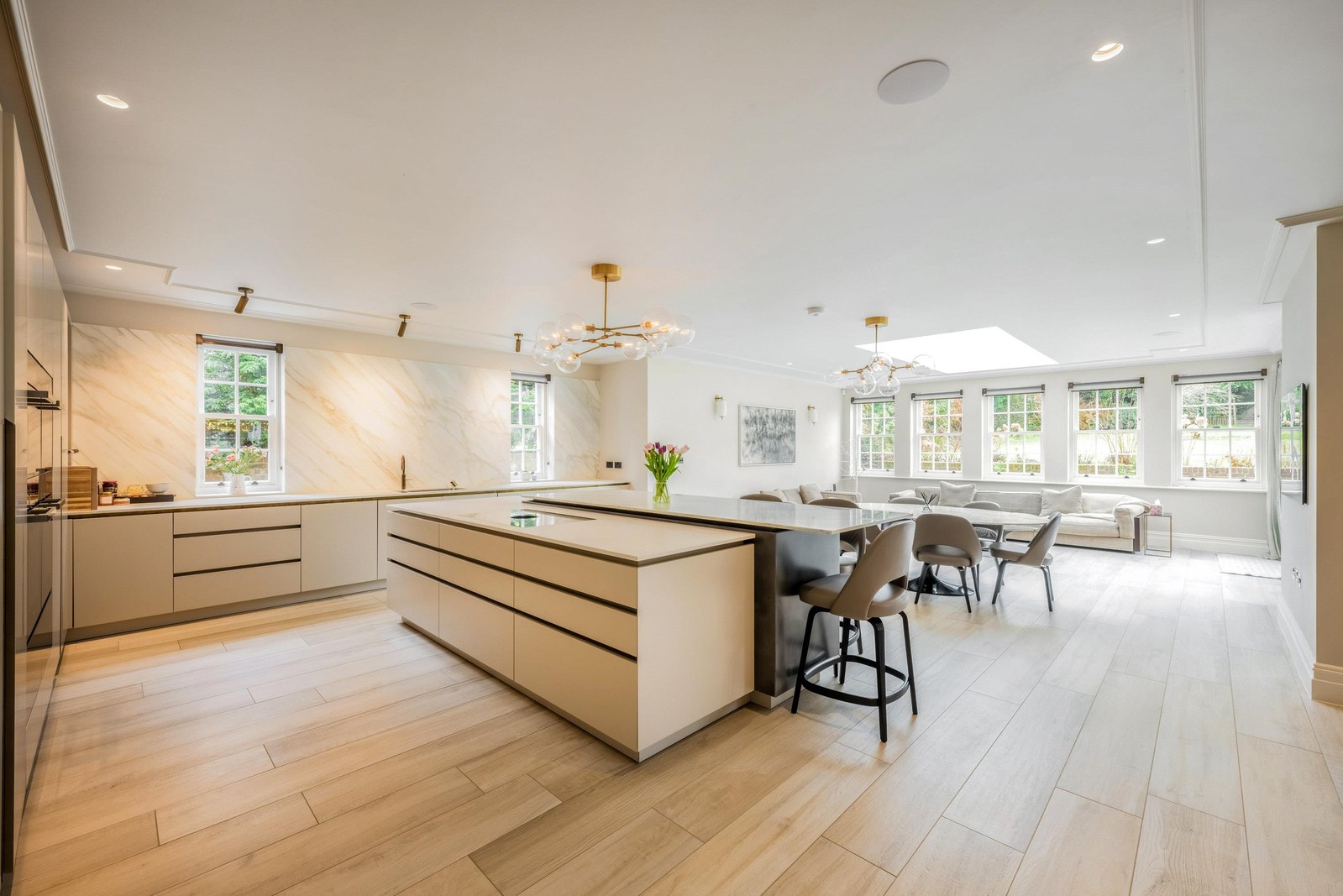 Melsetter — open-plan kitchen and dining